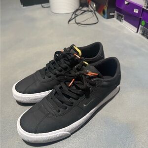 Nike Men's Black Sneakers